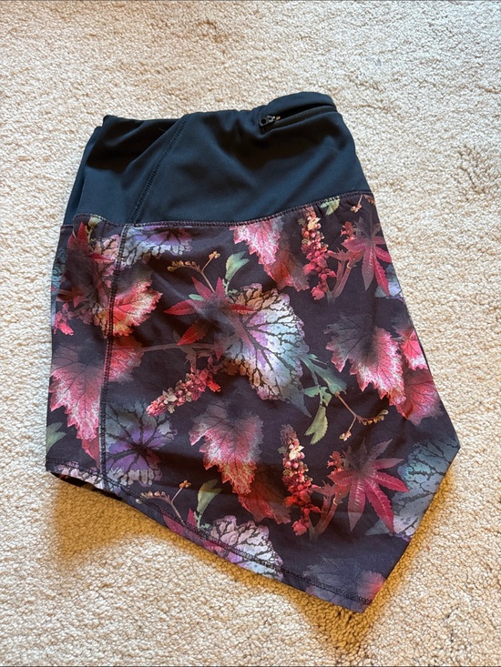 oiselle Pants - Oiselle Roga Shorts Autumn Foliage Print